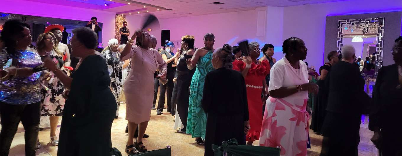 METROLift transported a group of senior citizens to their prom.